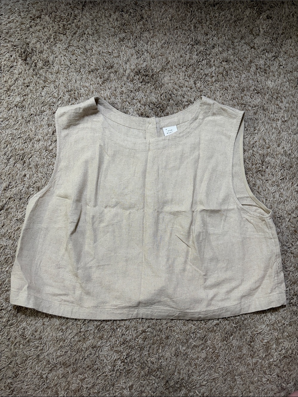 Sleeveless Linen-Blend Cropped Tank Top in Beige